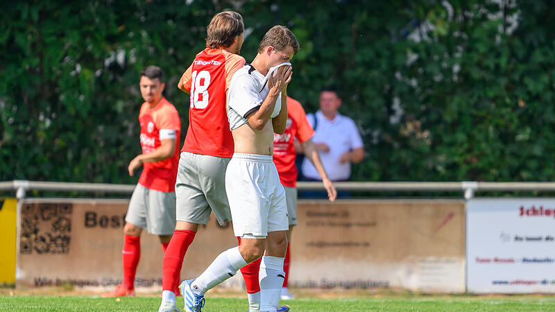 Der FC Herzogenaurach um Tom Galasek (Mitte) verloren auch gegen den FC Wendelstein. Der FC Herzogenaurach um Tom Galasek (Mitte) verloren auch gegen den FC Wendelstein.