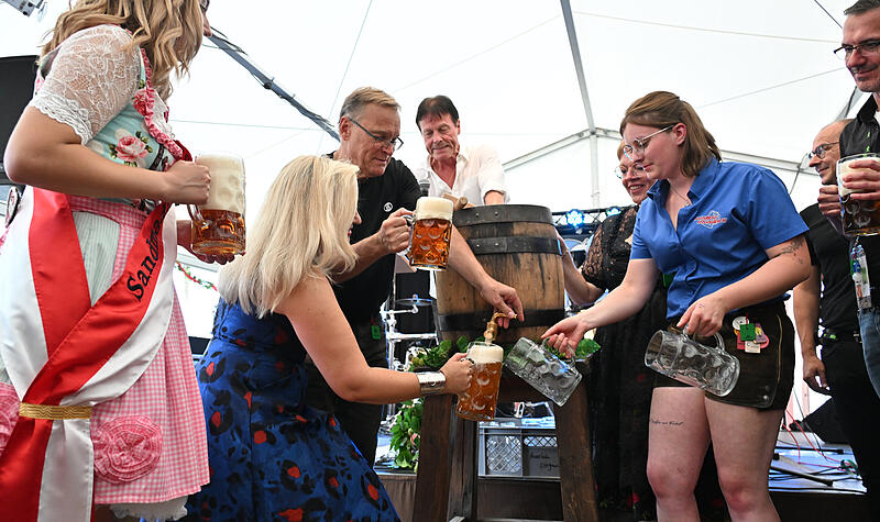 Die Bamberg Sandkirchweih wurde heute mit dem Bieranstich er&ouml;ffnet