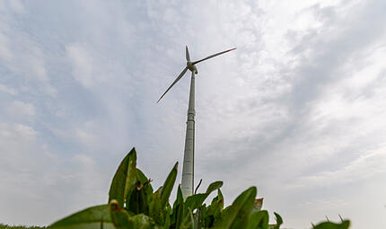 Das Windrad in Kasberg bei Gr&auml;fenberg ist bislang das einzige im gesamten Landkreis Forchheim. Nun hat ein Windparkprojekt bei Ebermannstadt die n&auml;chste gro&szlig;e H&uuml;rde genommen, damit das bald nicht mehr der Fall ist.