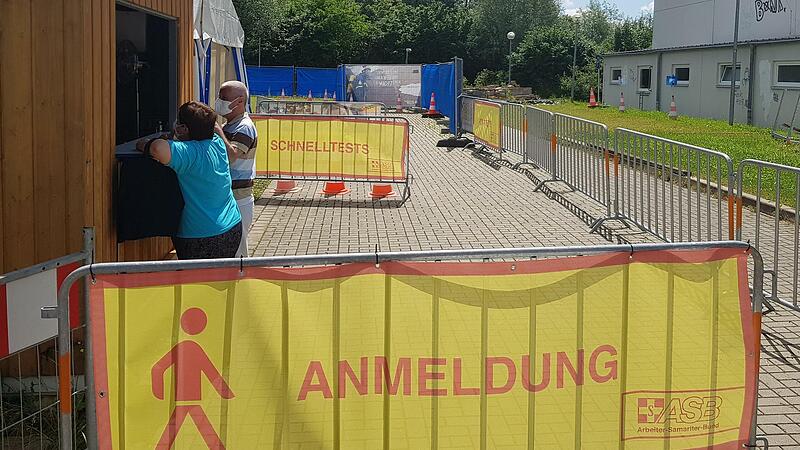 Wer  ins  Testzentrum  Ruhalmstraße  kommt, wird    seit  dem Wochenende  ohne  telefonische          Voranmeldung getestet.Forchheim & Fränkische Schweiz