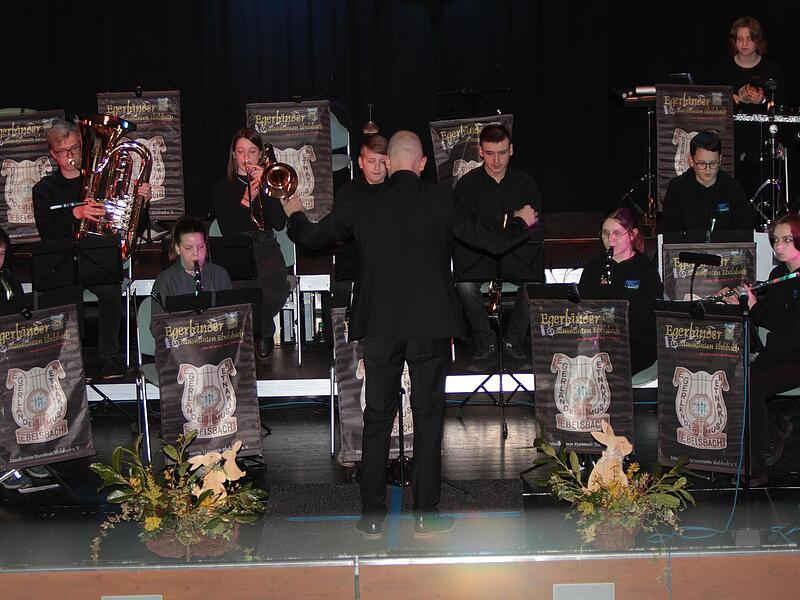 Seine Premiere feierte das neue „Jugendorchester“ mit Dirigent Eduard Marpoder.