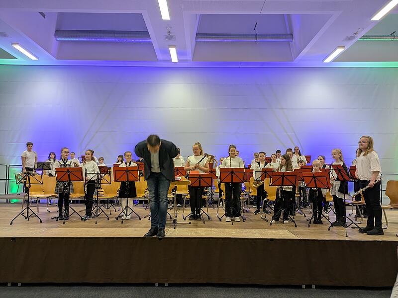 Das Vororchester spielte als zweites.