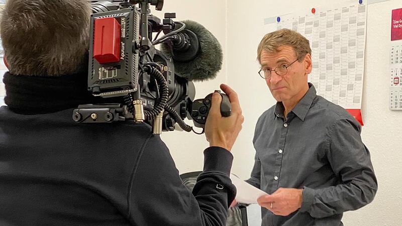Betreibt die SPD Meinungsmache unter dubioser Flagge? FT-Chefreporter Michael Wehner im Gespräch mit der Quer-Redaktion des Bayerischen Fernsehens.