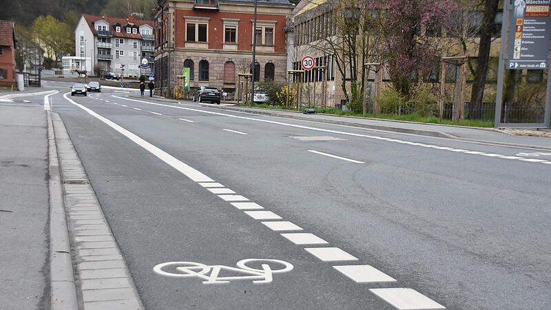 Wo immer in Kulmbach Stra&szlig;en renoviert oder neu konzipiert werden, werden Fahrradwege gleich mitgedacht - wie hier an der Hofer Stra&szlig;e.