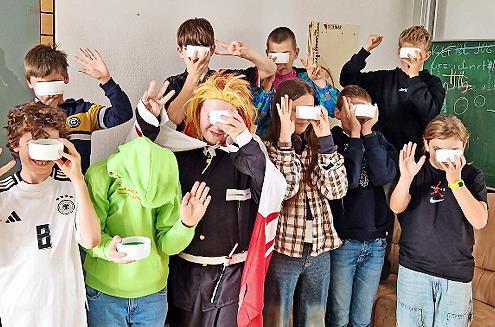 Coole Moves und giftgrüne Stärkung: Die Wackelpudding-Gang rockte das Halloween-Fest mit Tanzeinlagen und Monstermusik.