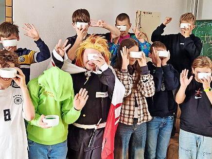 Coole Moves und giftgrüne Stärkung: Die Wackelpudding-Gang rockte das Halloween-Fest mit Tanzeinlagen und Monstermusik.