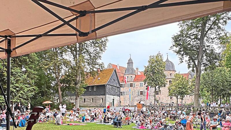 Einen entspannten Picknick-Nachmittag kann man am 12. Juli im Wasserschloss Mitwitz verbringen.Veranstalter Einen entspannten Picknick-Nachmittag kann man am 12. Juli im Wasserschloss Mitwitz verbringen.Veranstalter