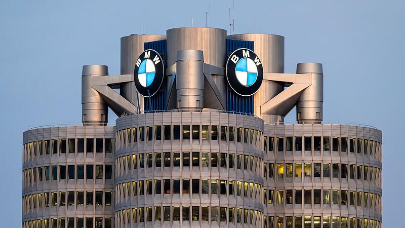 BMW Konzernzentrale mit BMW Logo