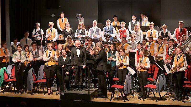 Die Stadtjugendkapelle hat mit großem Engagement Musiker für die Teilnahme rekrutiert und stellte mit 20 Teilnehmern das mit Abstand größte Kontingent an Musikern bei der Projektwoche mit anschließenden Konzerten.