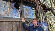 Unter anderem diese Scheibe haben die Unbekannten auf dem Stäffala-Keller im Forchheimer Kellerwald eingeschlagen.