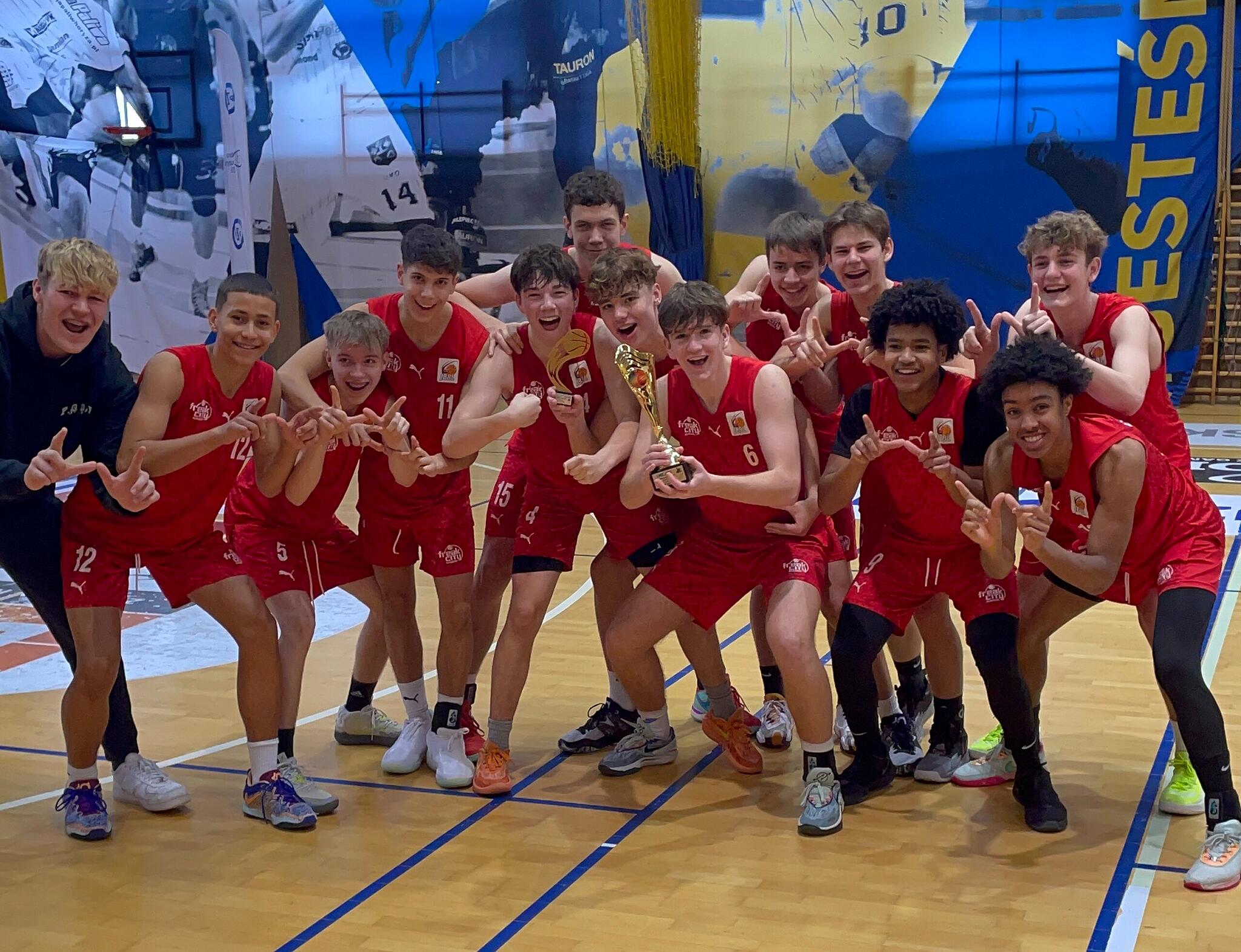Der Bamberger BasketballNachwuchs gewinnt ein Turnier in Polen