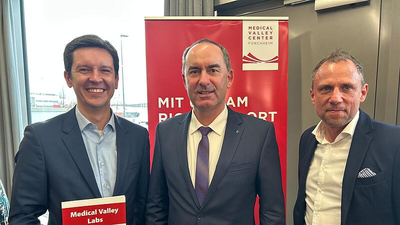 Hoher Besuch bei Viktor Naumann (links): Hubert Aiwanger und Thorsten Glauber (rechts)