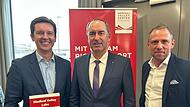 Hoher Besuch bei Viktor Naumann (links): Hubert Aiwanger und Thorsten Glauber (rechts)