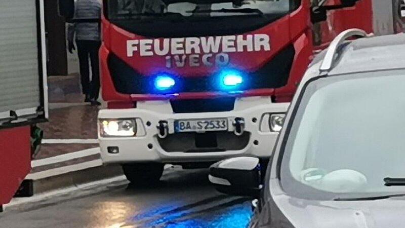 "Ähnlich einer Explosion": Lauter Knall in Bamberg – Polizei und Feuerwehr forschen nach Feuerwehr Bamberg (Symbolbild)