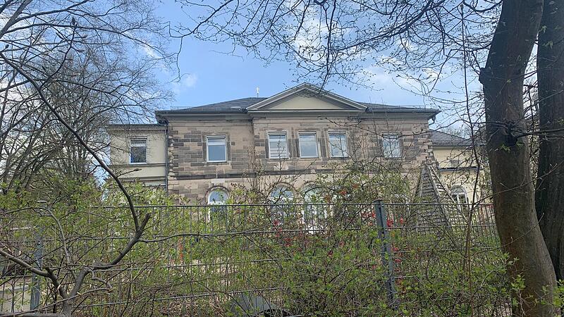 Im ehemaligen Palais Kyrill am Oberen B&uuml;rgla&szlig; war das Kinderhaus der Stadt Coburg untergebracht. K&uuml;nftig soll das Geb&auml;ude eigentlich f&uuml;r das benachbarte Landestheater genutzt werden.