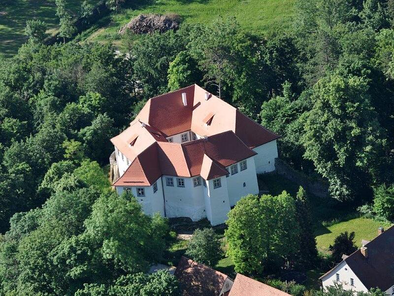 Das Schloss Hundshaupten von oben.Forchheim & Fr&auml;nkische Schweiz