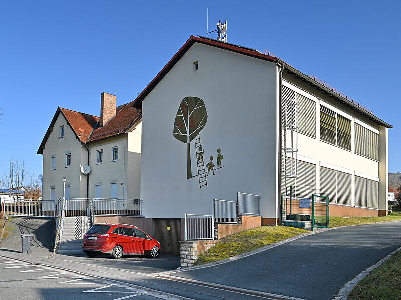 Die alte Schule in WimmelbachForchheim & Fränkische Schweiz Die alte Schule in Wimmelbach ist inzwischen 120 Jahre alt. Um das Gebäude zu erhalten, könnte es in Hausen nun zu einem Bürgerentscheid kommen.