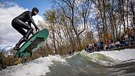 Surfer an der Eisbachwelle