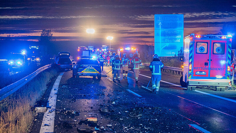 Geisterfahrer verursacht schweren Unfall auf der A70: Fahrschulauto beteiligt Geisterfahrer verursacht schweren Unfall auf der A70: Fahrschulauto beteiligt