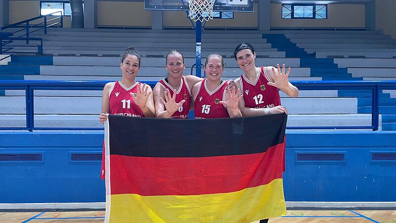 Vier Litzendorferinnen, die Deutschland bei der Ü35-EM vertraten (von links): Melissa Pelikan, Tina Riegner, Kathrin Gut und Anne Pfister. Vier Litzendorferinnen, die Deutschland bei der Ü35-EM vertraten (von links): Melissa Pelikan, Tina Riegner, Kathrin Gut und Anne Pfister.