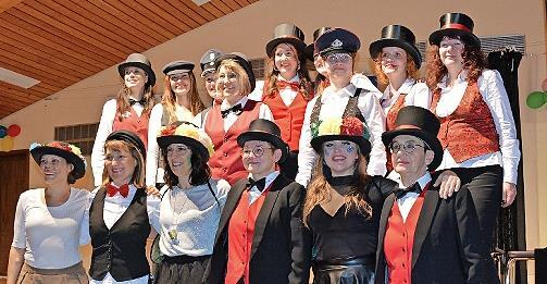 Die versammelten Obrigkeiten des Sulzthaler Vierteltrinkens. Das Viertel Hohe Straße (vordere Reihe) wählte am Rosenmontag neu. Vorne, von links: Katrin Schmitt, Antje Fischer, Sonja Schmitt, Sonja Weingart, Marie Eberlein und Ruth Geißler. Die versammelten Obrigkeiten des Sulzthaler Vierteltrinkens. Das Viertel Hohe Straße (vordere Reihe) wählte am Rosenmontag neu. Vorne, von links: Katrin Schmitt, Antje Fischer, Sonja Schmitt, Sonja Weingart, Marie Eberlein und Ruth Geißler.