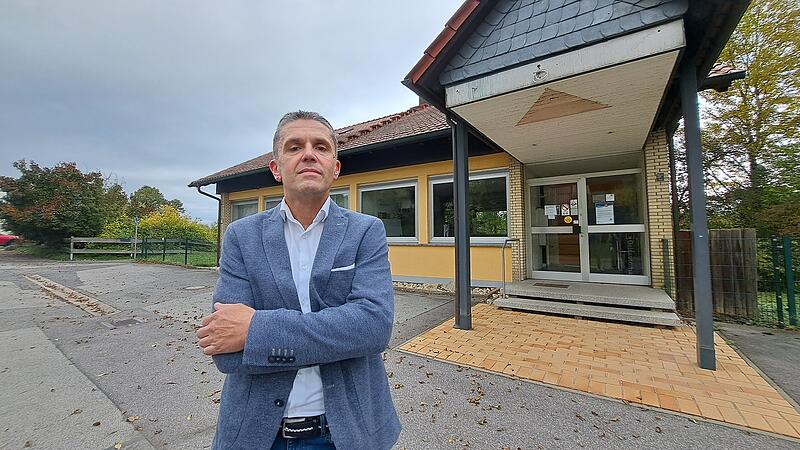 Oliver Göckel (Freie Wähler) sitzt im Gemeinderat in Großheirath und ist enttäuscht, dass die VR-Bank im Ortskern nun endgültig den Rückzug angetreten hat.