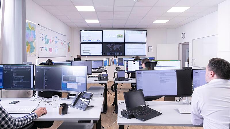 Mit dem Landesamt für Sicherheit in der Informationstechnik (LSI) hat Bayern bereits 2017 als laut Innenministerium erstes Bundesland eine eigenständige IT-Sicherheitsbehörde ins Leben gerufen, dessen Kernaufgabe der Schutz und die Gefahrenabwehr ...