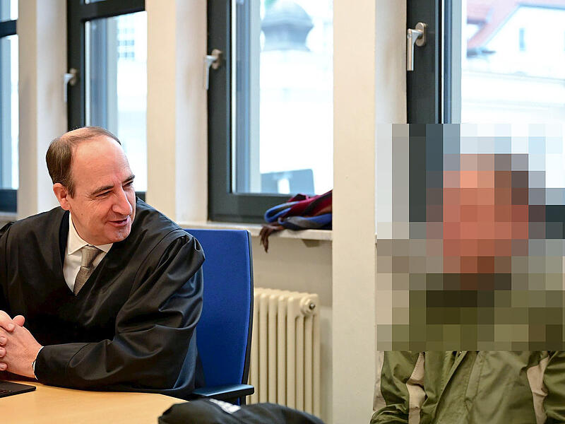 Rechtsanwalt Dr. J&ouml;rg H&auml;ndler aus Bamberg und der Angeklagte