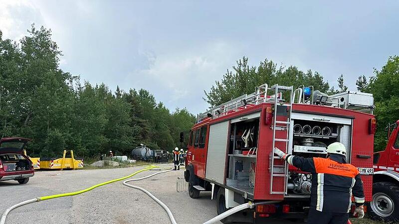 Blitz entfacht Waldbrand im Kreis Erlangen-Höchstadt - Feuerwehr gefordert Blitz entfacht Waldbrand im Kreis Erlangen-Höchstadt - Feuerwehr gefordert
