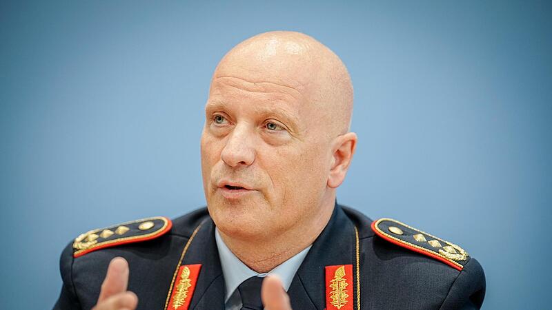 Ingo Gerhartz, Generalleutnant und Inspekteur der Luftwaffe, bei einer Pressekonferenz Ingo Gerhartz, Generalleutnant und Inspekteur der Luftwaffe, bei einer Pressekonferenz