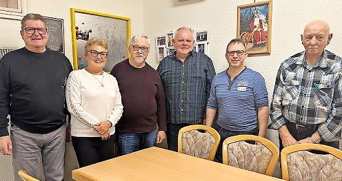 Auf dem Bild ist das gewählte Vorstandsteam (von links) Wolfgang Schwarz Gabi Ebert Waldemar Greß Bernd Wolf Frank Greß Walter Ackerl.