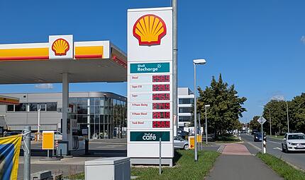 Spritpreise an einer Shell-Tankstelle in Forchheim am Dienstag.