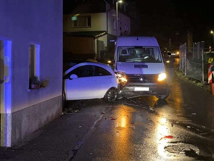 Verkehrsunfall in Ludwigsstadt: Opel gegen Wand gestoßen