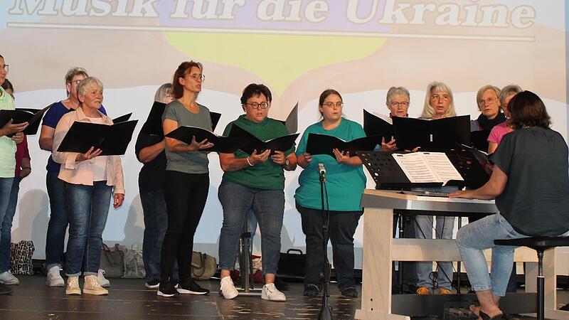 Der Kirchenchor Ulsenheim beim Charity-Konzert in der Fortuna Kulturfabrik Höchstadt. Der Kirchenchor Ulsenheim beim Charity-Konzert in der Fortuna Kulturfabrik Höchstadt.