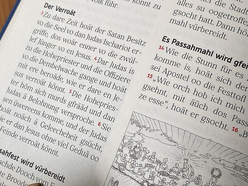 Ein Blick in die &bdquo;Fr&auml;nggische Bibl&ldquo;.
