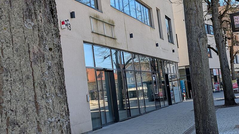 Im ehemaligen Rewe am Forchheimer Paradeplatz k&ouml;nnte ein inklusiver Supermarkt einziehen. Was sich dahinter verbirgt und wie weit die Planungen gediehen sind.