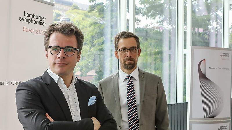 Lassen sich von der Pandemie nicht beirren: Chefdirigent Jakub Hru?&scaron;a (l). und Intendant Markus Rudolf Axt