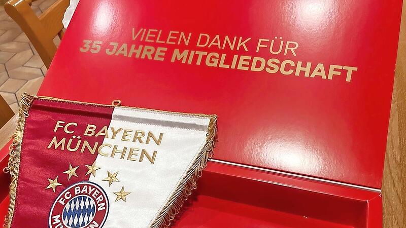 Eine große rote Box mit besonderem Inhalt