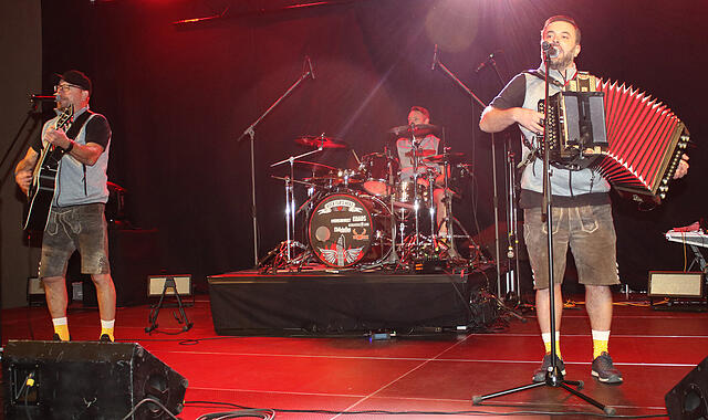 Rock für's Herz Benefizkonzert 2025Rock für's Herz-Benefizkonzert 2025 Die Band Volxxrock heizte ein.