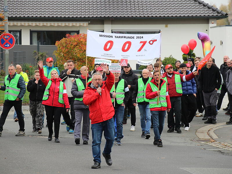 Hunderte Schaeffler Mitarbeiter haben in Höchstadt demonstriert.Demonstration Schaeffler Höchstadt Hunderte Schaeffler Mitarbeiter haben in Höchstadt demonstriert.
