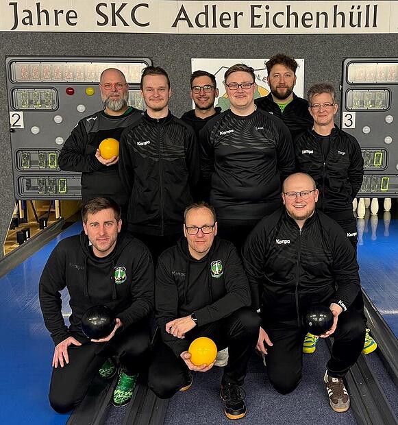 Die Kegler des Dorfvereins SKC Adler Eichenhüll haben erstmals den Sprung in die drittklassige Bayernliga im Sportkegeln geschafft.