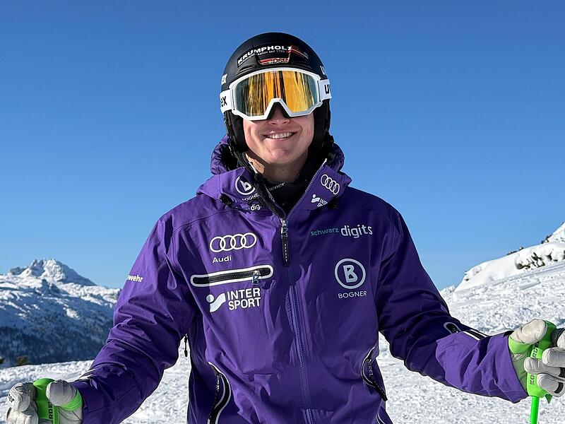 Jacob Schramm hat gut Lachen: Seine ersten Schwünge im Schnee nach zehnmonatiger Verletzungspause sind gut gelaufen.