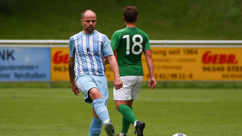 Im Spiel routiniert und l&auml;ssig: Michael Herrmann im Trikot des FC Wallenfels.