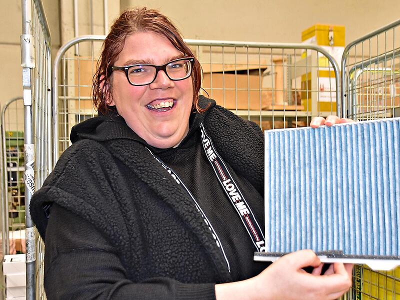 Steffi Scheler hat viel Freude an ihrer Arbeit in der Werkstatt. Steffi Scheler hat viel Freude an ihrer Arbeit in der Werkstatt.