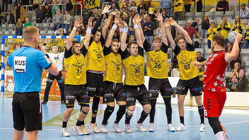 Muss der HSC Coburg auch in der kommenden Saison gegen den ASV Hamm-Westfalen mauern? Die 2. Bundesliga könnte auf 19 Vereine aufgestockt werden. Muss der HSC Coburg auch in der kommenden Saison gegen den ASV Hamm-Westfalen mauern? Die 2. Bundesliga könnte auf 19 Vereine aufgestockt werden.