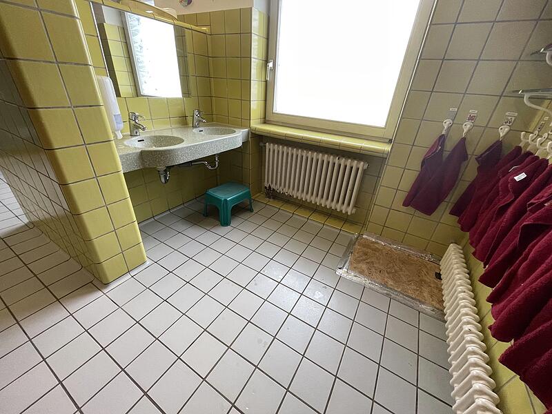 Kinderhaus Röttenbach Weil die Heizung im Sanitärbereich vergangenes Jahr Wasser verlor, wurde sie provisorisch repariert.