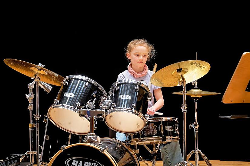Rosa Eichler bearbeitete  bei &bdquo;Jugend musiziert&ldquo; in Bamberg virtuos das Schlagzeug.