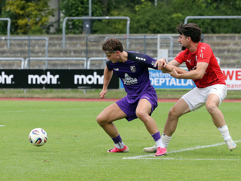 Mittelst&uuml;rmer Tim Gensichen (links) zeigte beim FC Eintracht sofort sein Potenzial. Umso bitterer ist der Blitz-Abschied nach wenigen Wochen in Bamberg.