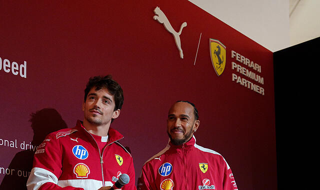 Puma beging im Vorjahr das 20-jährige Jubiläum der Partnerschaft mit Ferrari - und feierte auch mit Charles Leclerc und Lewis Hamilton. Puma beging im Vorjahr das 20-jährige Jubiläum der Partnerschaft mit Ferrari - und feierte auch mit Charles Leclerc und Lewis Hamilton.