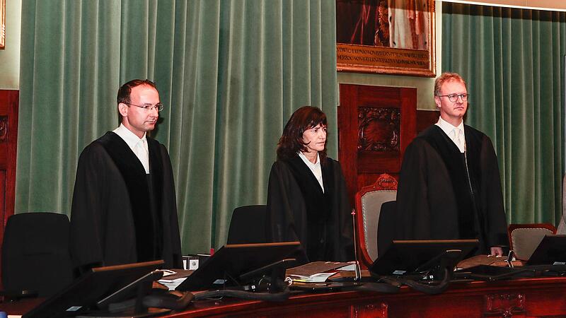 Die Kammer unter dem Vorsitz von Richterin Andrea Deyerling hat entschieden, dass die minderj&auml;hrigen Kinder im Gericht nicht auf die mitangeklagte Schwester treffen.